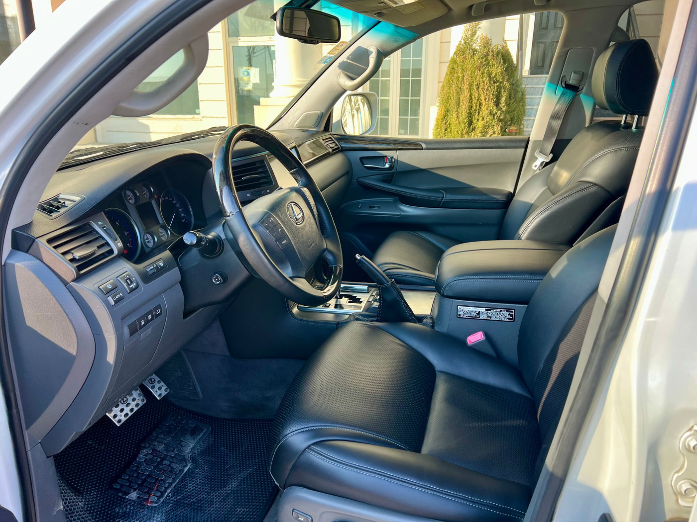 Lexus LX570